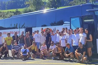 Il gruppo 2024 davanti al pullman