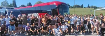 Il gruppo 2026 davanti al pullman rosso